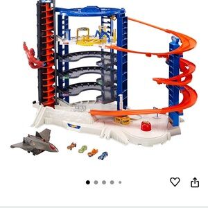 NIB Hot Wheels Super Ultimate Garage